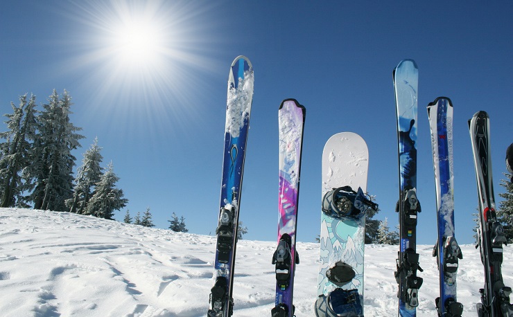 Лыжи, сноуборды и клюшки – как упаковать и привезти длинные товары