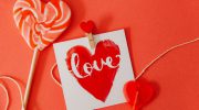 Идеи подарков на 14 февраля: чем порадовать любимых в День святого Валентина?